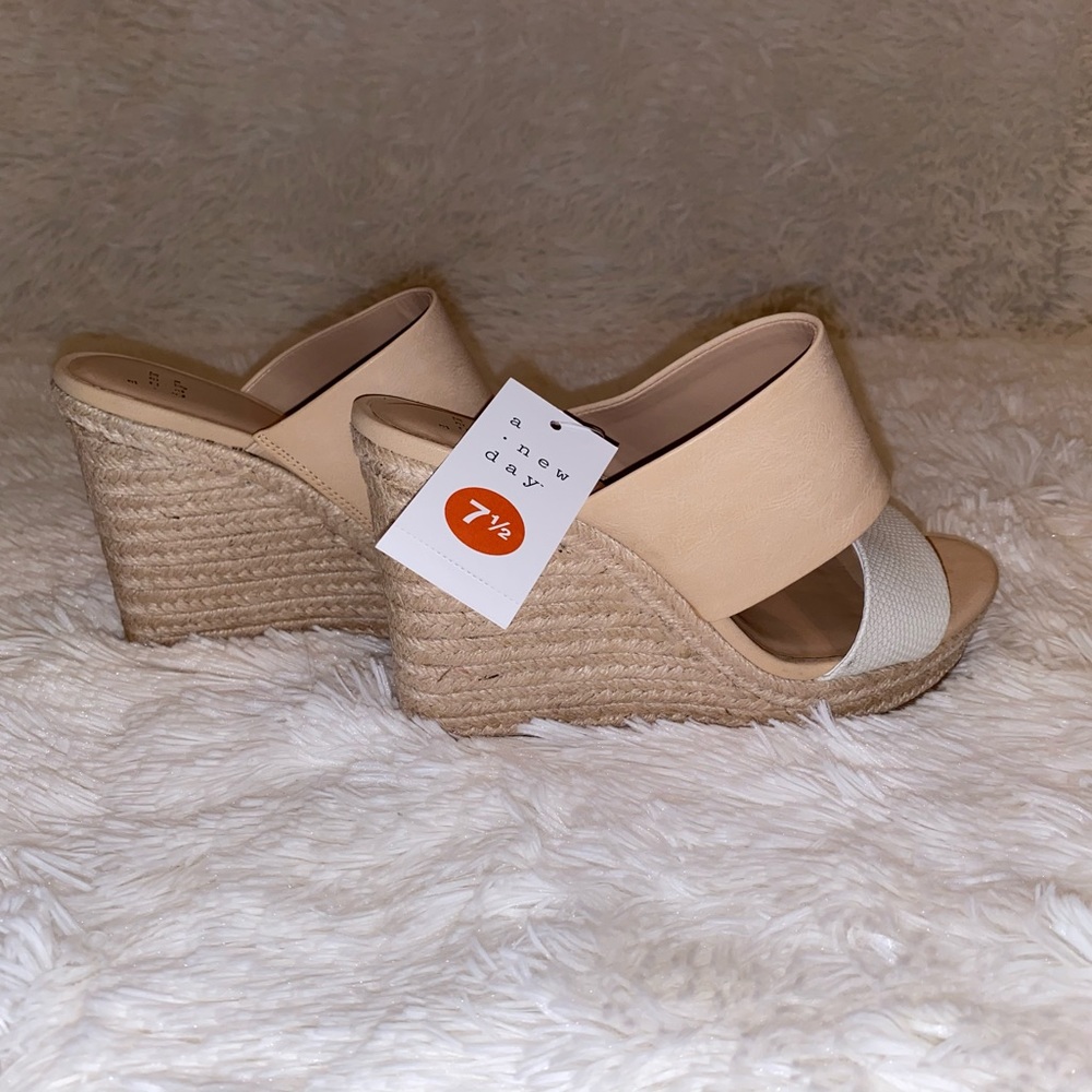 A new day brand wedges